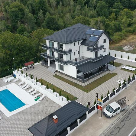 Casa De Vacanta Larisa Novaci-Straini Bagian luar foto