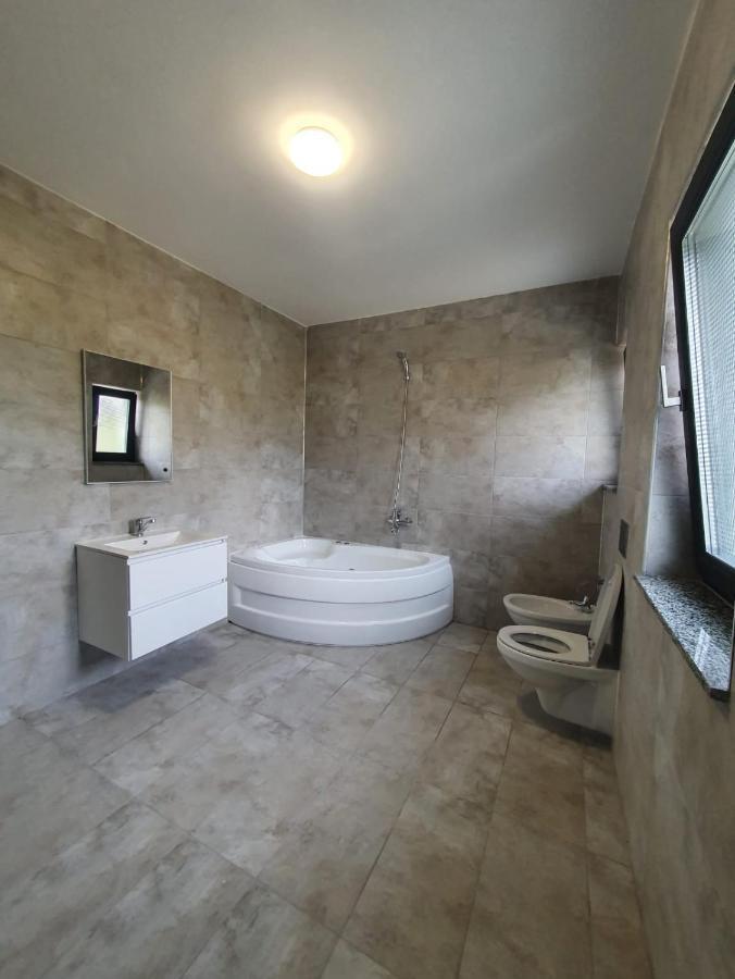Casa De Vacanta Larisa Novaci-Straini Bagian luar foto