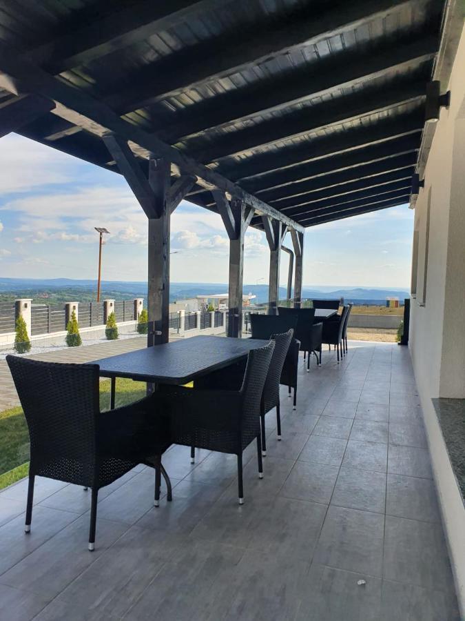 Casa De Vacanta Larisa Novaci-Straini Bagian luar foto