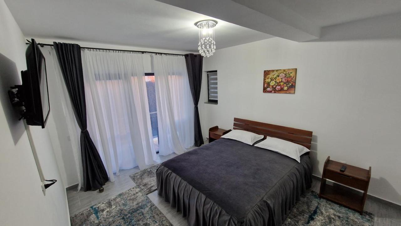 Casa De Vacanta Larisa Novaci-Straini Bagian luar foto