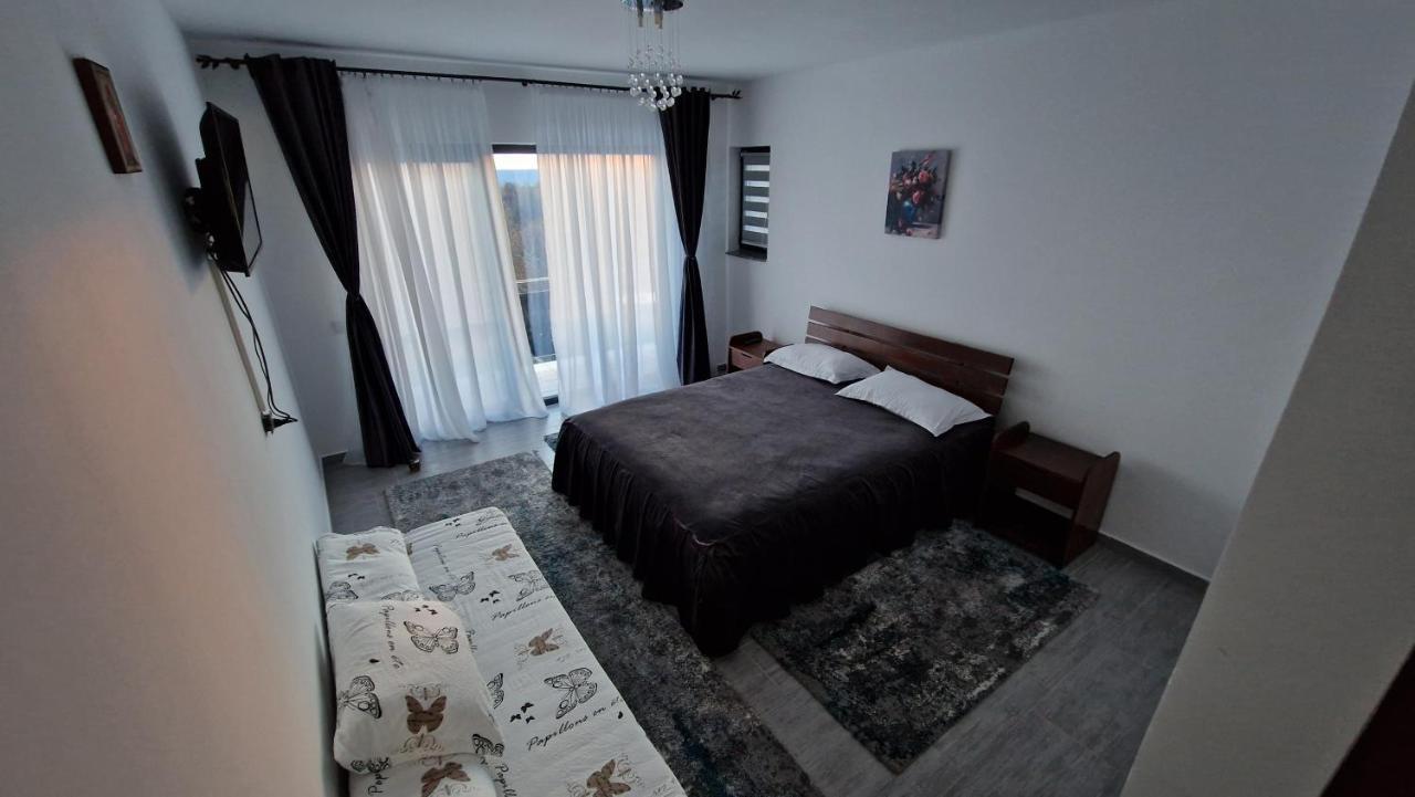 Casa De Vacanta Larisa Novaci-Straini Bagian luar foto