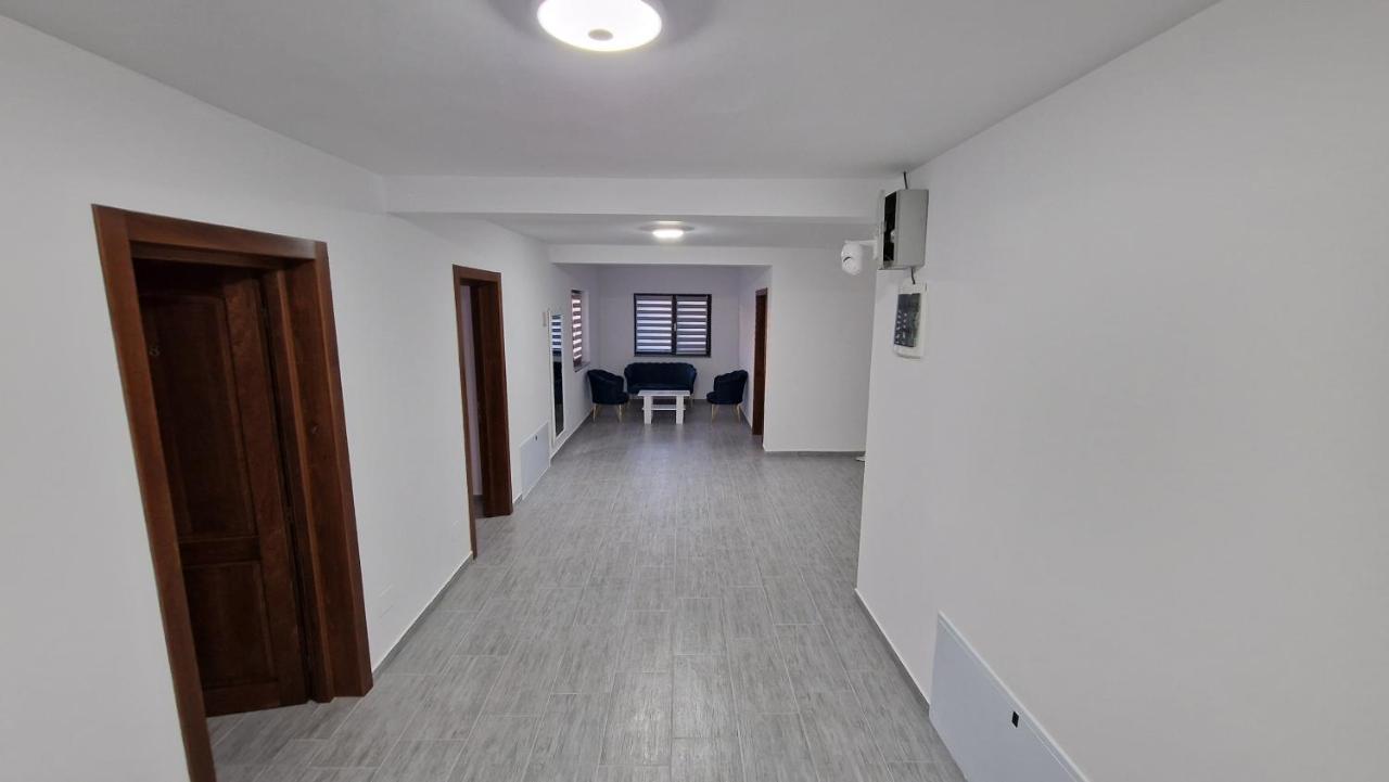 Casa De Vacanta Larisa Novaci-Straini Bagian luar foto