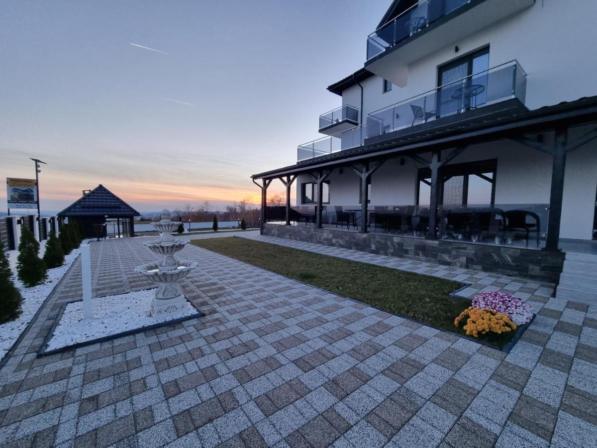 Casa De Vacanta Larisa Novaci-Straini Bagian luar foto