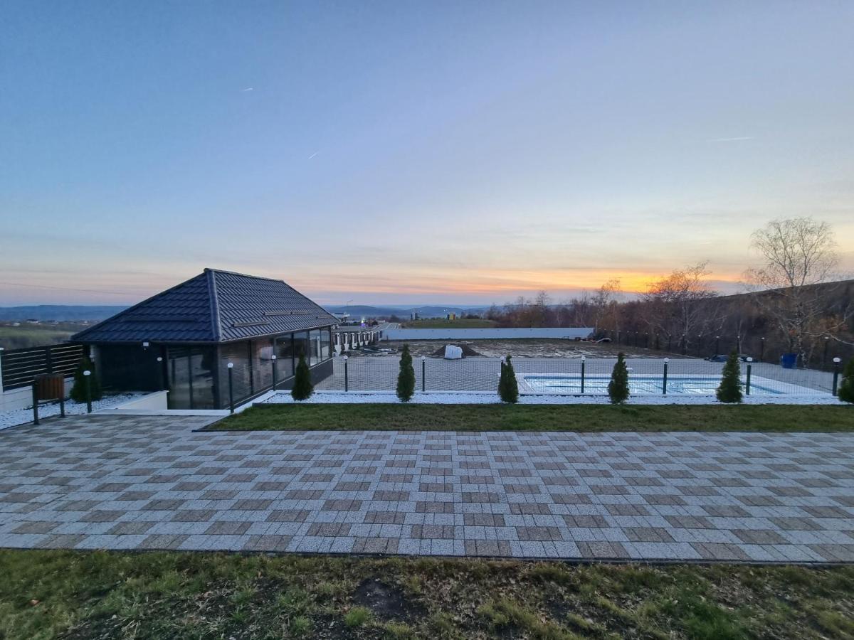 Casa De Vacanta Larisa Novaci-Straini Bagian luar foto