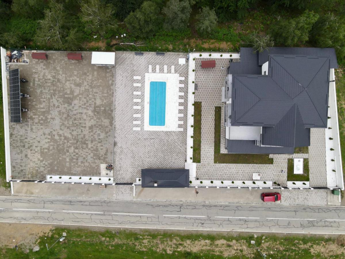 Casa De Vacanta Larisa Novaci-Straini Bagian luar foto