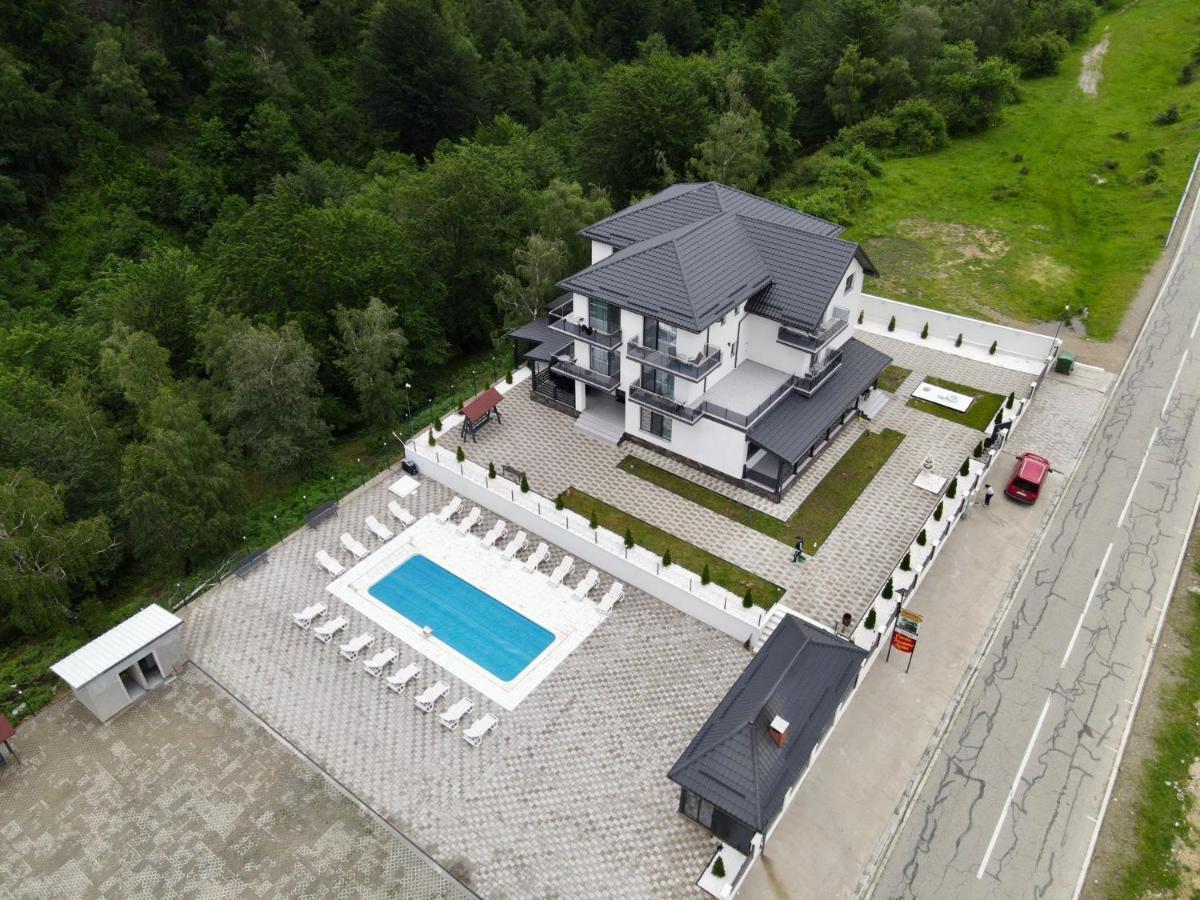 Casa De Vacanta Larisa Novaci-Straini Bagian luar foto