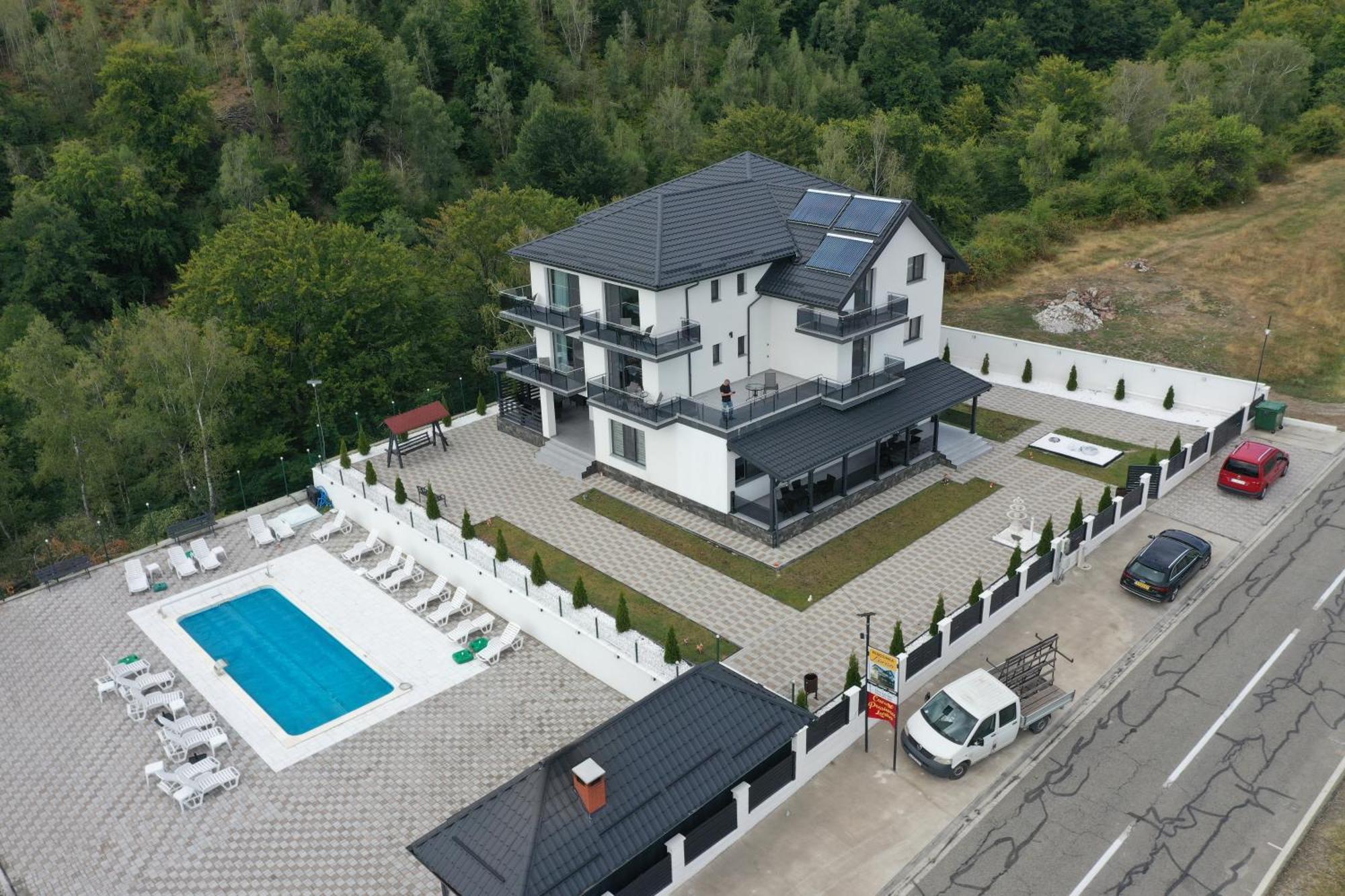 Casa De Vacanta Larisa Novaci-Straini Bagian luar foto