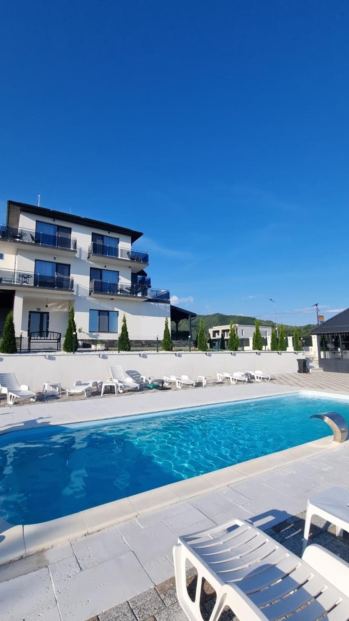 Casa De Vacanta Larisa Novaci-Straini Bagian luar foto