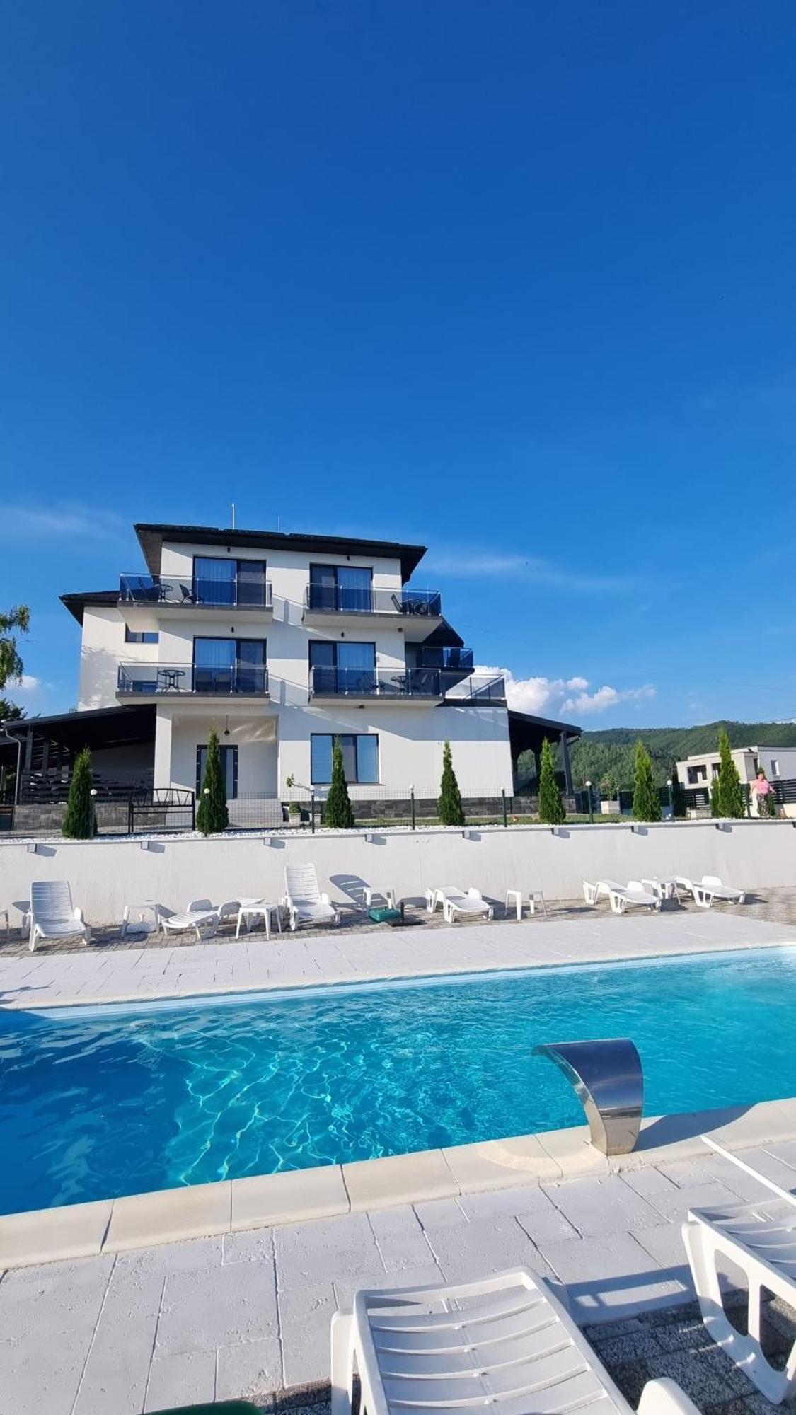 Casa De Vacanta Larisa Novaci-Straini Bagian luar foto